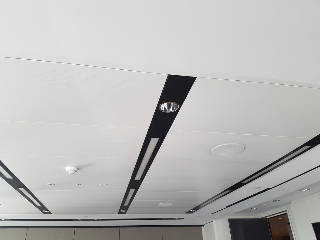 phll_taylor's tweet photo. 3 building tours today at #bcoconference, 3 different @sasintgroup ceilings #sasceilings #onecreechurchplace #20fenchurchstreet #5broadgate https://t.co/TDj5s4tD6v