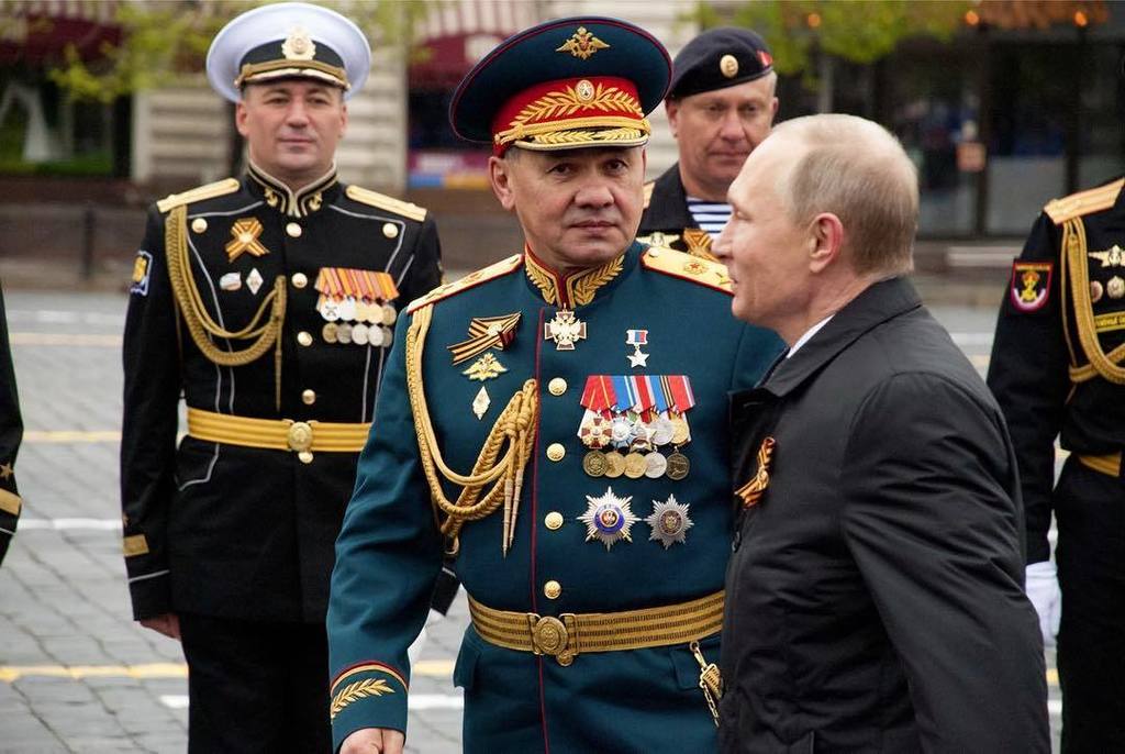 Dlovy's tweet photo. 👀 #9мая #деньпобеды #шойгу #путин #краснаяплощадь #москва #dlovy https://t.co/UlgPMOWifU https://t.co/tKrpdwE7r9