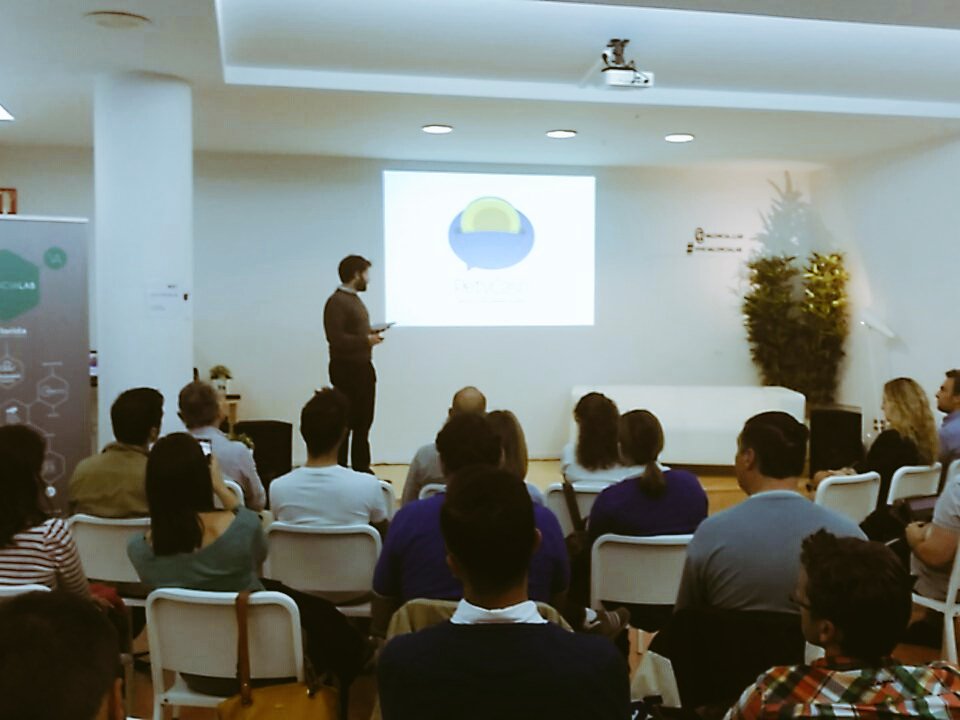 gloriamoya's tweet photo. Arrancamos jornada de #canvas con @PetyCashApp el WhatsApp para pagar y compartir gastos.#vivevalencialab https://t.co/ZI9gktrwj5
