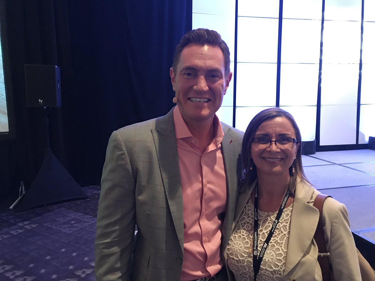JacquieCarWFG's tweet photo. "You can't recruit what you want; you can only recruit who you are" Darren Hardy #leadershipsummit https://t.co/u6HvGlsqsY