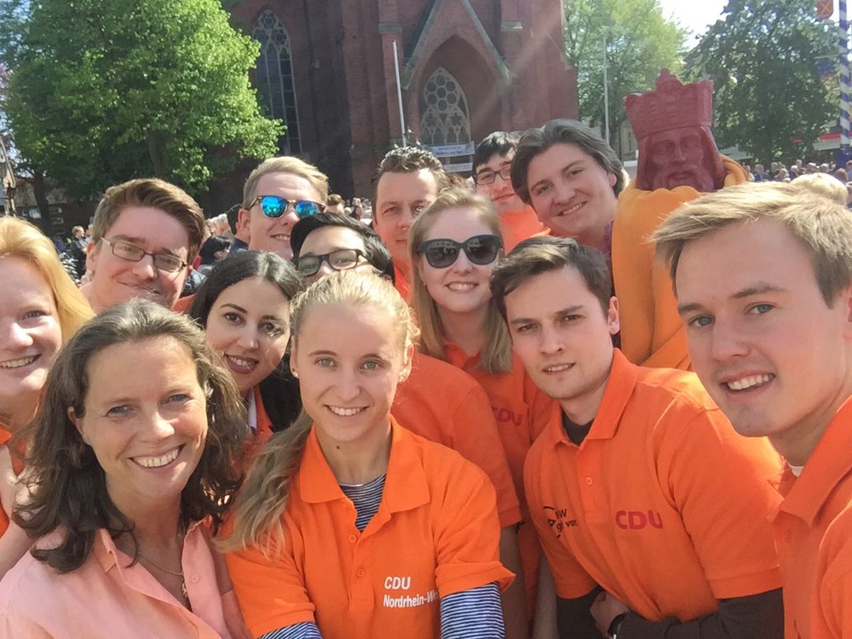 JUAachen's tweet photo. Auf dem Rückweg nach einer tollen Veranstaltung mit Angela Merkel und @ArminLaschet in Haltern am See. Zeit für den Wechsel! #NRWgehtvor https://t.co/YshWCqObNe