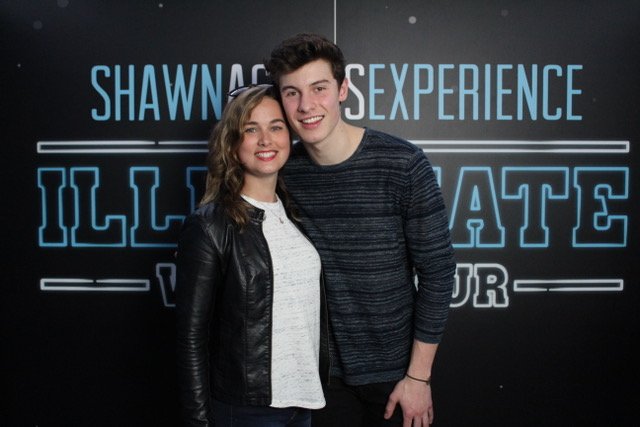 iMAR_global's tweet photo. Looks like these 2 lucky winners from @QmusicNL had a great time hanging with @ShawnMendes at their #meetandgreet in #Berlin ! https://t.co/b4u2Rk6MG4
