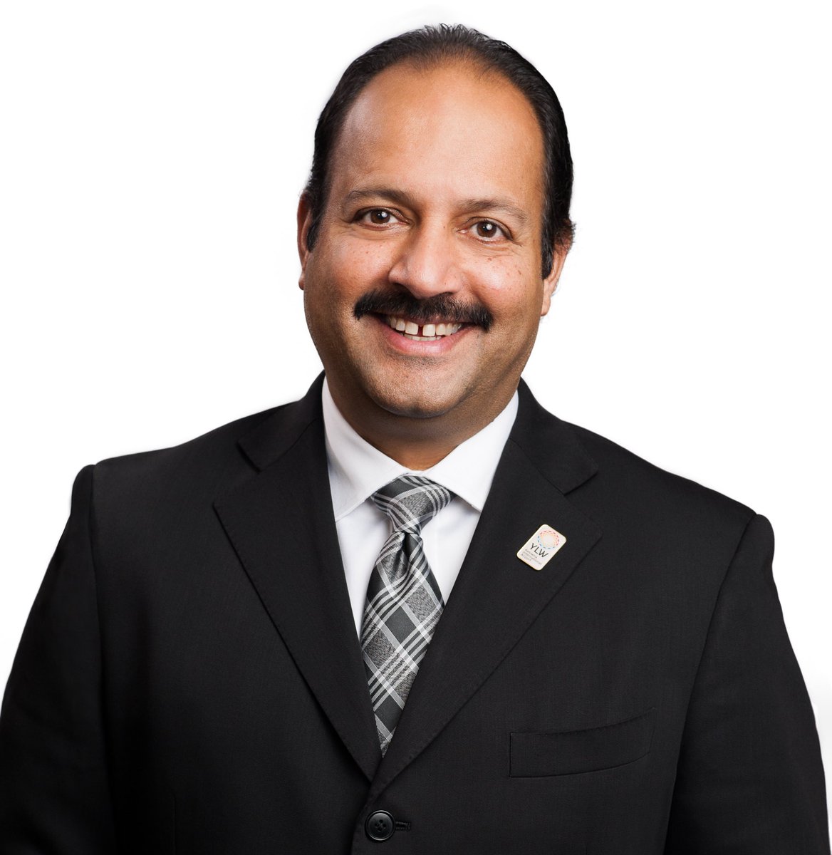 ylwkelowna's tweet photo. Have you met Sam Samaddar? He's the Airport Director at #YLW. Last week he celebrated 25 years at the Airport! Congratulations Sam! 🎉 https://t.co/POGWKbYF37