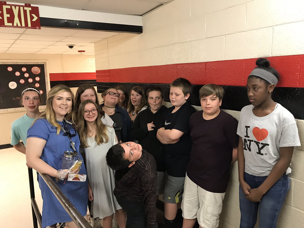 aundreajenkins's tweet photo. @MsMartin2015 Thank you for everything you do & being awesome! @MountHollyMS #gcsshowcase #gcsk12 @GastonSchools @jamiepeoples17 https://t.co/qC3FtwfMRa