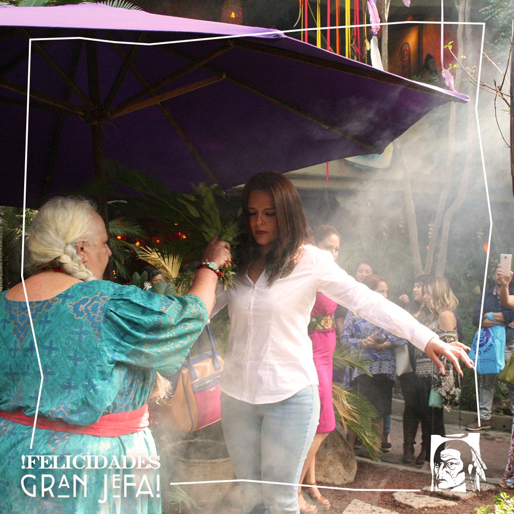 SantoCoyoteGDL's tweet photo. Felicidades #GranJefa agradecemos toda la luz que nos brindas con tu amor y armonía! Purifica tu espíritu y compártelo <3 #10demayo https://t.co/Ebseq6SkSG
