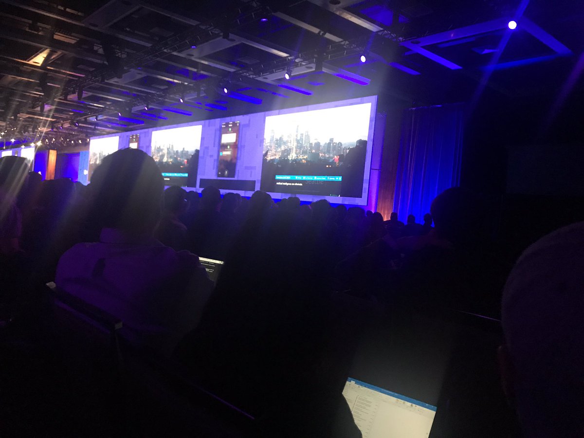 Caroprensa's tweet photo. Inteligencia artificial permite traducir en tiempo real cualquier idioma! Viendo en vivo de español y chino a inglés #MSBuild #MSBuild2017 https://t.co/zEbIZaneVZ