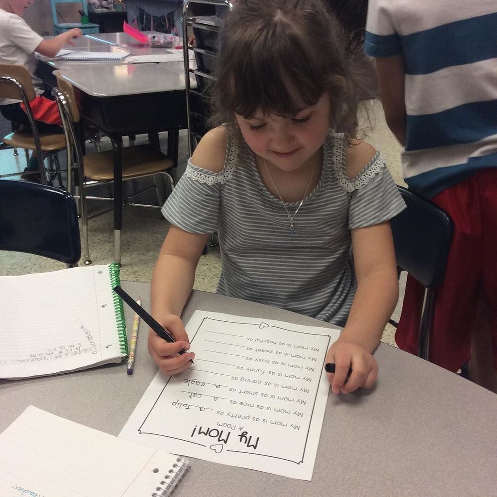 msbronk159's tweet photo. Putting lots of thought into our Mothers Day poetry! #similes #MEL159 https://t.co/yWRRIpV6gt https://t.co/WIYHSdmtMH