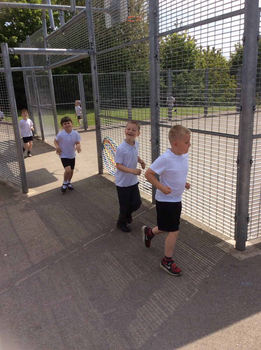 Y2CV_WCPS's tweet photo. Having fun in the sun during our PE lesson today! We have been practising our sprinting this week 😀👍🏻 #WCPSedu https://t.co/BGh2dW327c