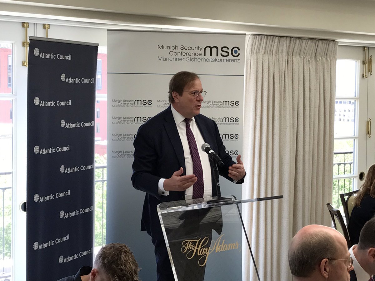 MunSecConf's tweet photo. Concluding lunch of #MSCwashington w/ @DHSgov Secretary Kelly and @AtlanticCouncil's @FredKempe. https://t.co/rSssipY77L