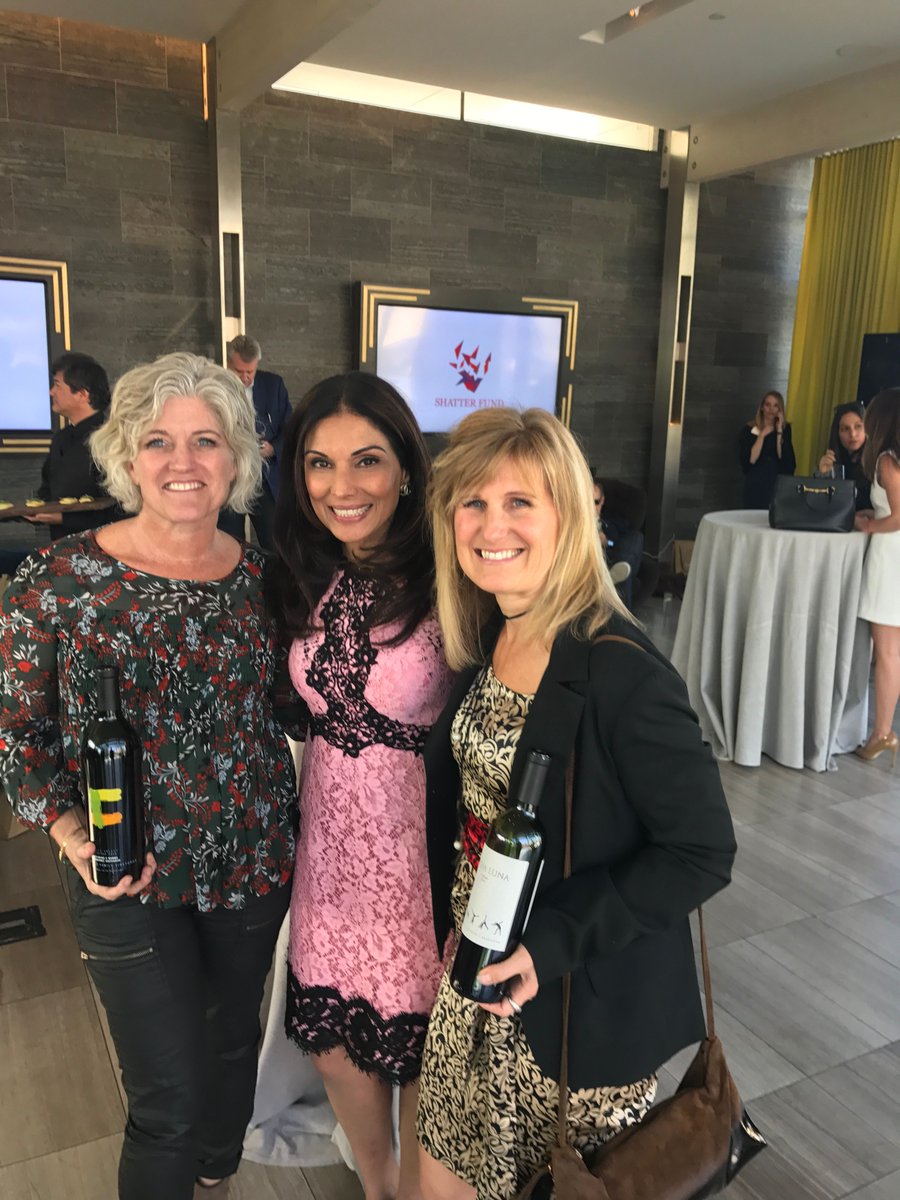 barnraiser's tweet photo. Amazing night at #ShatterFund! Eileen & Nicole (w/ their wine @ChiarelloWine @MediaLunaWines) & the fearless @ShalKCollins. #WomenWhoShatter https://t.co/daMD0bFrWX