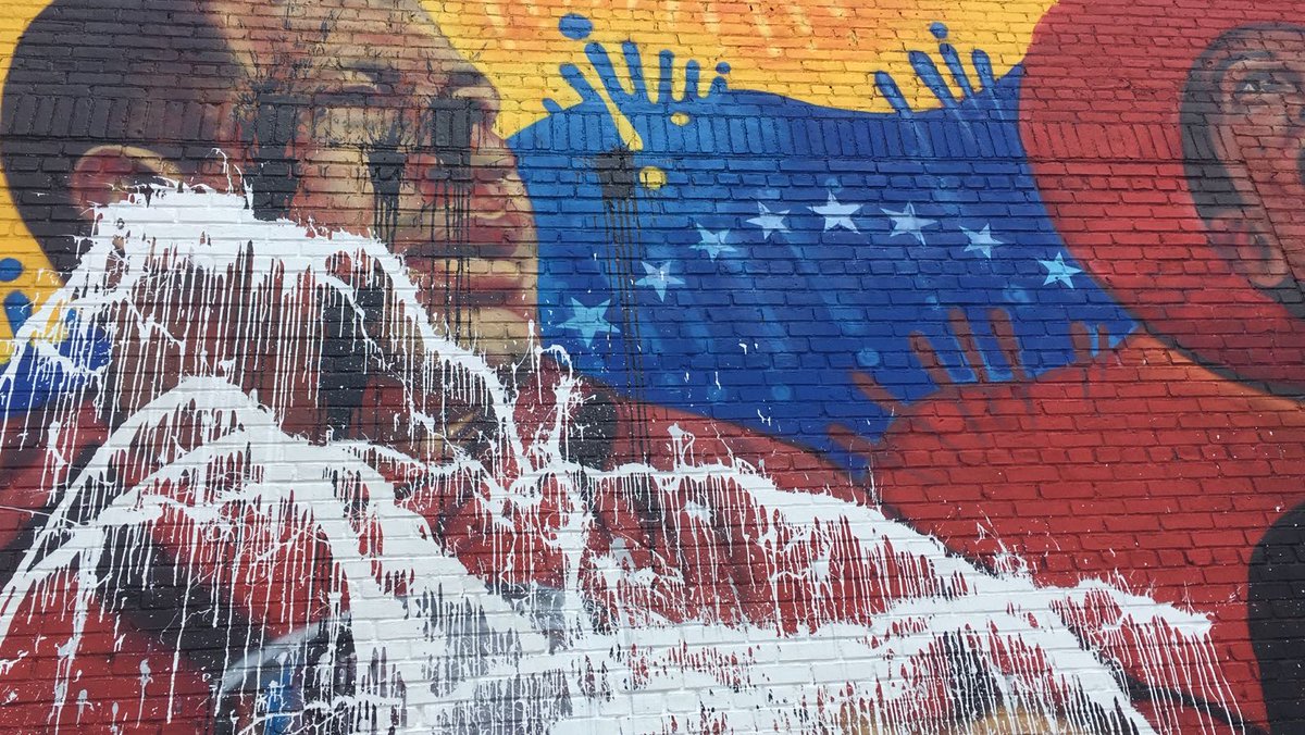 maibortpetit's tweet photo. ASI QUEDO EL MURAL DE CHAVEZ INAUGURADO POR DELCY ELOINA EN THE POINT EN EL BRONX NEW YORK https://t.co/mNAxMDN5cx