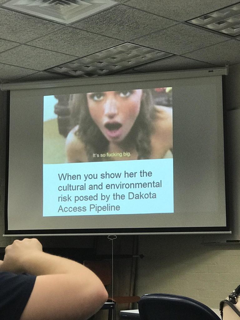 mikeysmemepage's tweet photo. College presentations be like... https://t.co/h2QAINPZwb