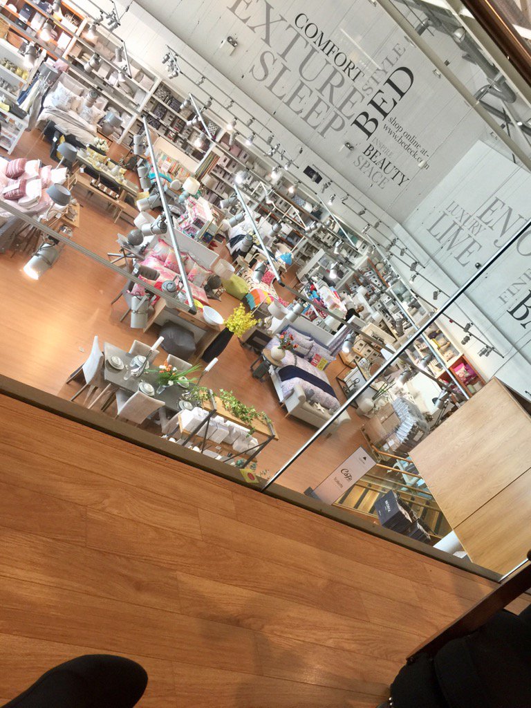 Lou_Gray_Too's tweet photo. Cuppa with a view today #bedeck #linengreen #moygashel #PwC #payroll @linen_green https://t.co/XbdPZzk6S9