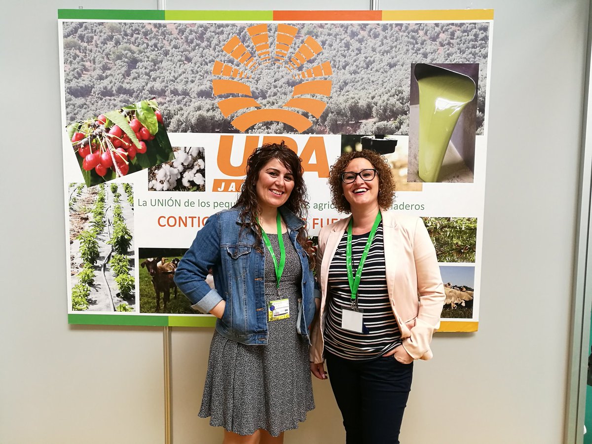 UPAJAEN's tweet photo. Ya tenemos el relevo en el estand. Las compañeras Vanessa García y Puri Lendínez relevan a @maoges, Eugenia, Isa y Amor. Buena tarde. https://t.co/3dT3a9YIhu