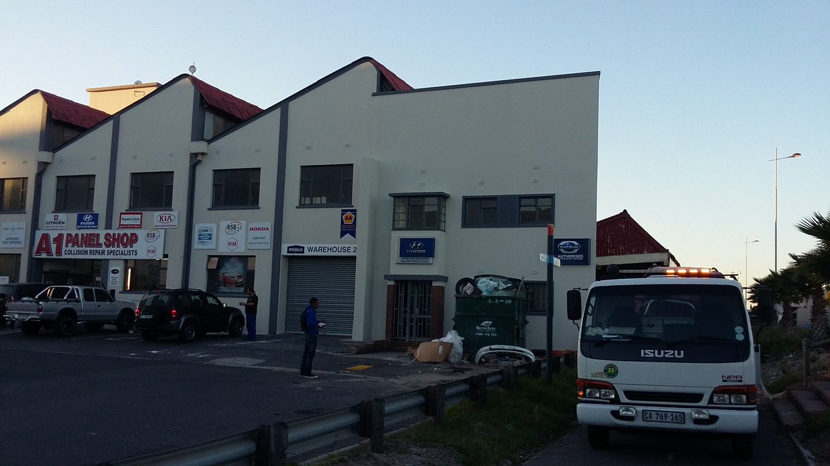 CTCycleLanes's tweet photo. A1 Panel Shop very happy to leave trucks and wrecked car on cycle lanes, completely unattended. @PedalPowerPPA @CityofCTAlerts @alanwinde https://t.co/dBM7zCa0KB
