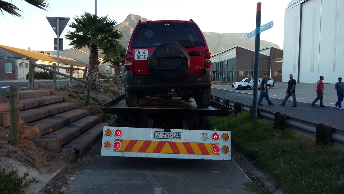 CTCycleLanes's tweet photo. A1 Panel Shop very happy to leave trucks and wrecked car on cycle lanes, completely unattended. @PedalPowerPPA @CityofCTAlerts @alanwinde https://t.co/dBM7zCa0KB
