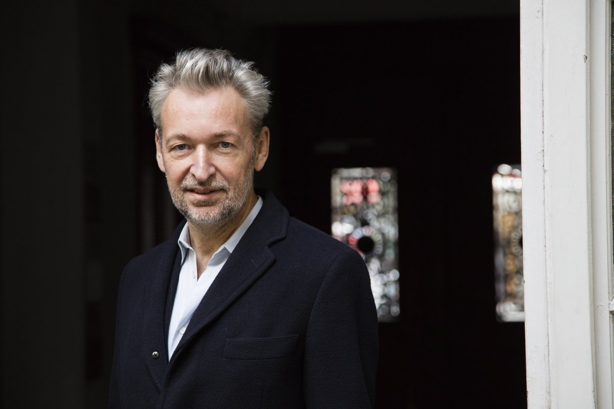 LeQuai's tweet photo. [#DÉDICACE] #ERICREINHARDT 
 AUJOURD’HUI 18:00 #LIBRAIRIE @LeQuai #LamourEtLesForêts #LibrairieContact #Angers #EditionsGallimard https://t.co/qmYqLFx5oI