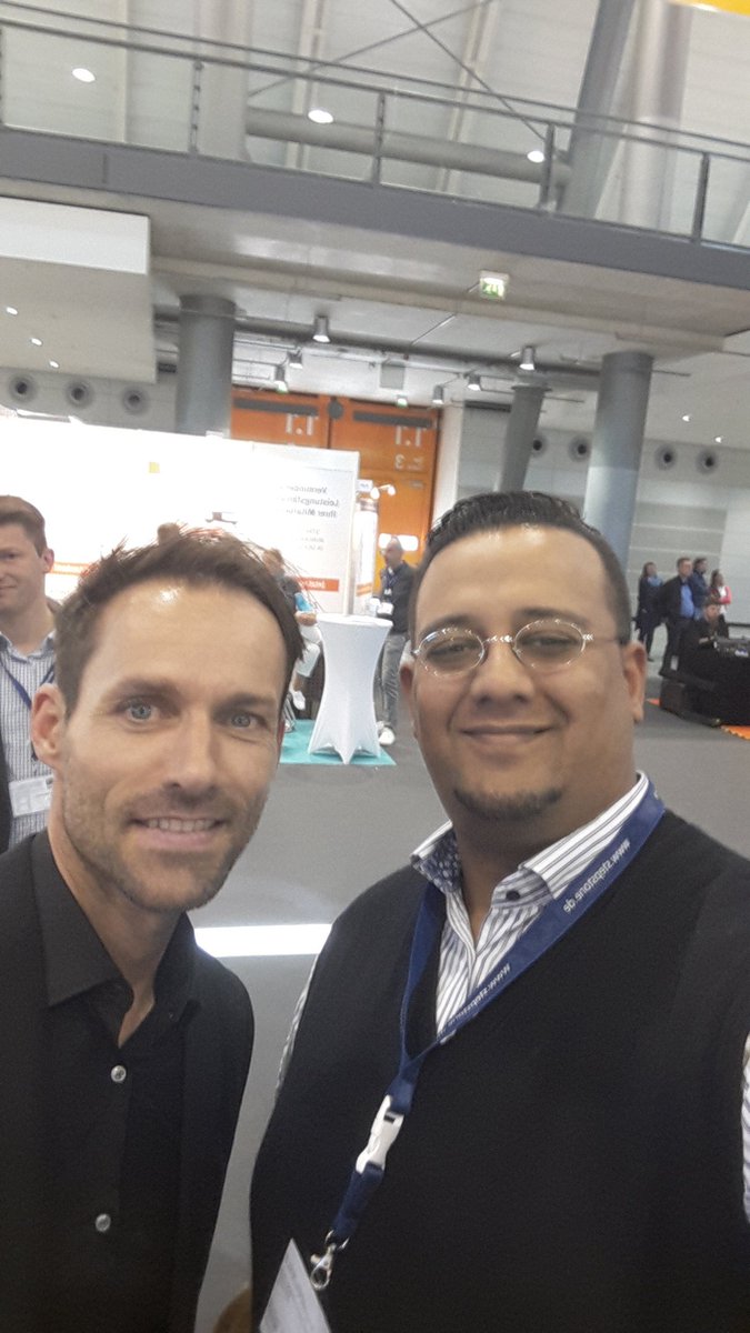 Ambi_Gate's tweet photo. Wieder @sven_hannawald getroffen bei #CHCD17. Zeit für gem. Projekt?😀#eReha #AmbiCoach für #digitale #betriebliche #Gesundheitsförderung https://t.co/r0g2J2Z29L