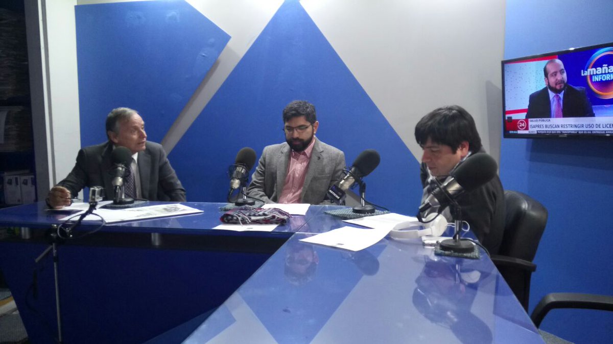 radioamericatv's tweet photo. Seremi Trabajo #RodrigoBravo y #GaloLuna Director @IPSCoquimbo conversan sobre Bonos y Pensiones https://t.co/qQy0Eov7Pm