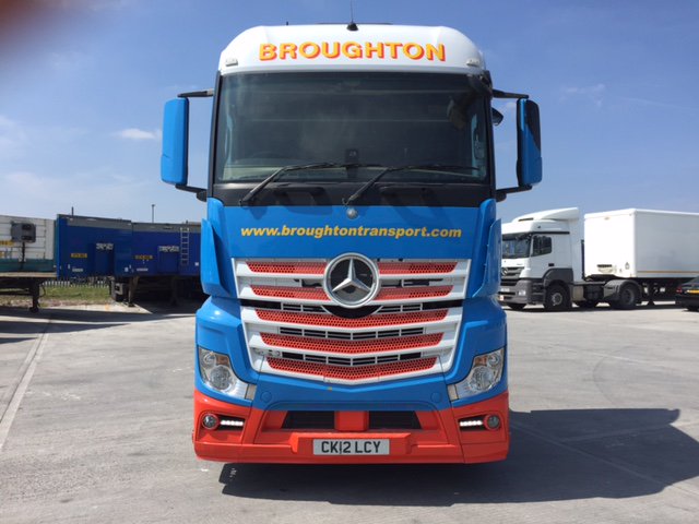 CWC_Trade's tweet image. 2012 Actros 2542 6x2, Euro 5, 2.3m flat floor streamspace sleeper cab. 697369kms, Test till April 2018. Ready for the trade. #usedtruck