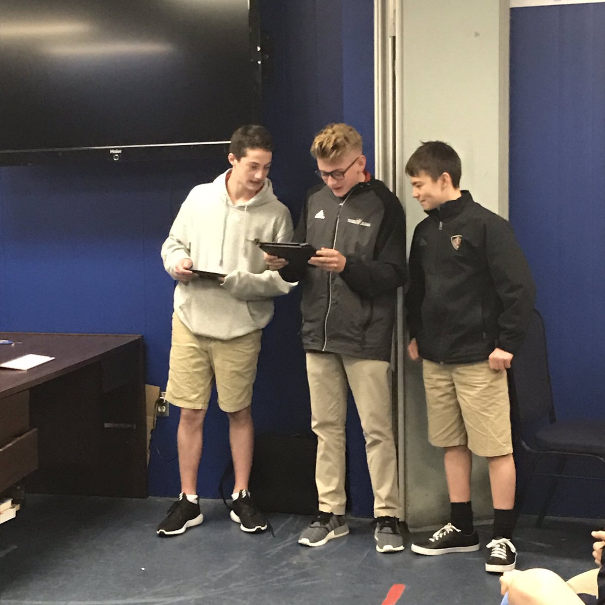 HillAcademyJS's tweet photo. French raps in the junior school @TheHillAcademy https://t.co/WQCwd9Gv4f