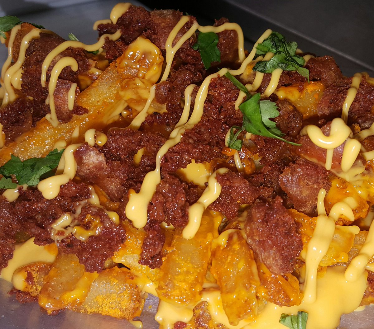LechondeNegron's tweet photo. @FoodTruckFest16 @BroRitosFT @TonysTrattoria @myfoursunstruck @TheFlyingPieGuy @AngryArchies Double cheese chorizo fries https://t.co/T8wRYlTEB2