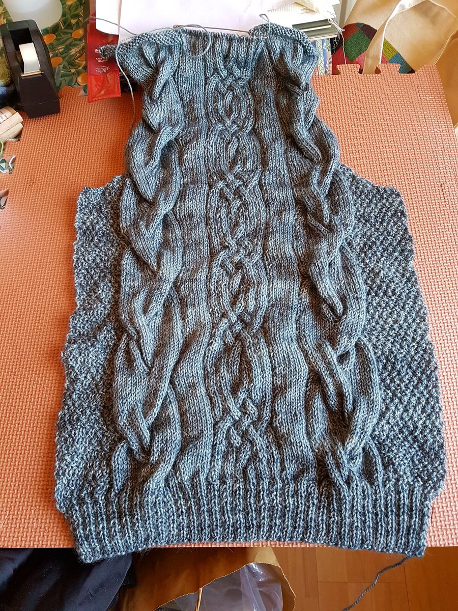 raoulmash's tweet photo. #triskelionyarn jumper no 3 in vorpal blade. @CaerthanWrack #knit #knittingmen #knittersofinstagram https://t.co/r6i7plyQCj