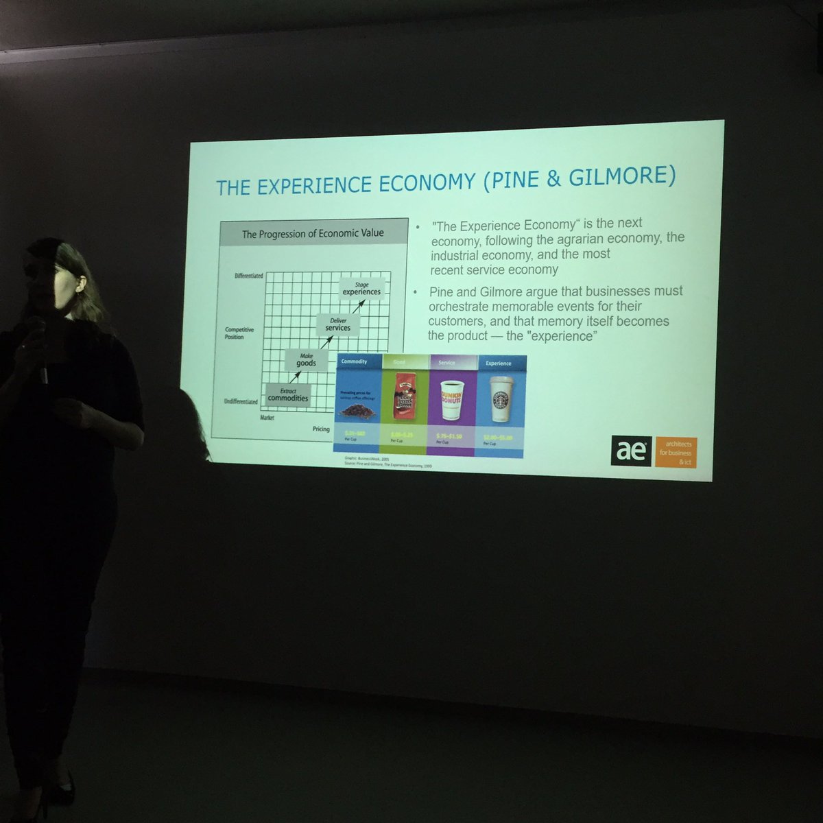 NancyDVogelaere's tweet image. Enthousiaste @vtaerwe op #jobfactory17 - autonomie en Klantenbeleving worden belangrijker dan ooit... !