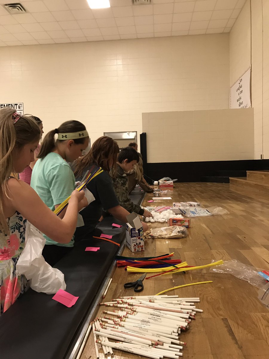 abarneshusker's tweet photo. Beginning stages of the 4th grade egg drop contest @SpartaTrojans https://t.co/117Vp8XGVs