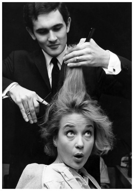 Passionissime's tweet photo. #Actress #SylviaSyms having her hair cut by #RogerThompson https://t.co/6HBvDLivuo