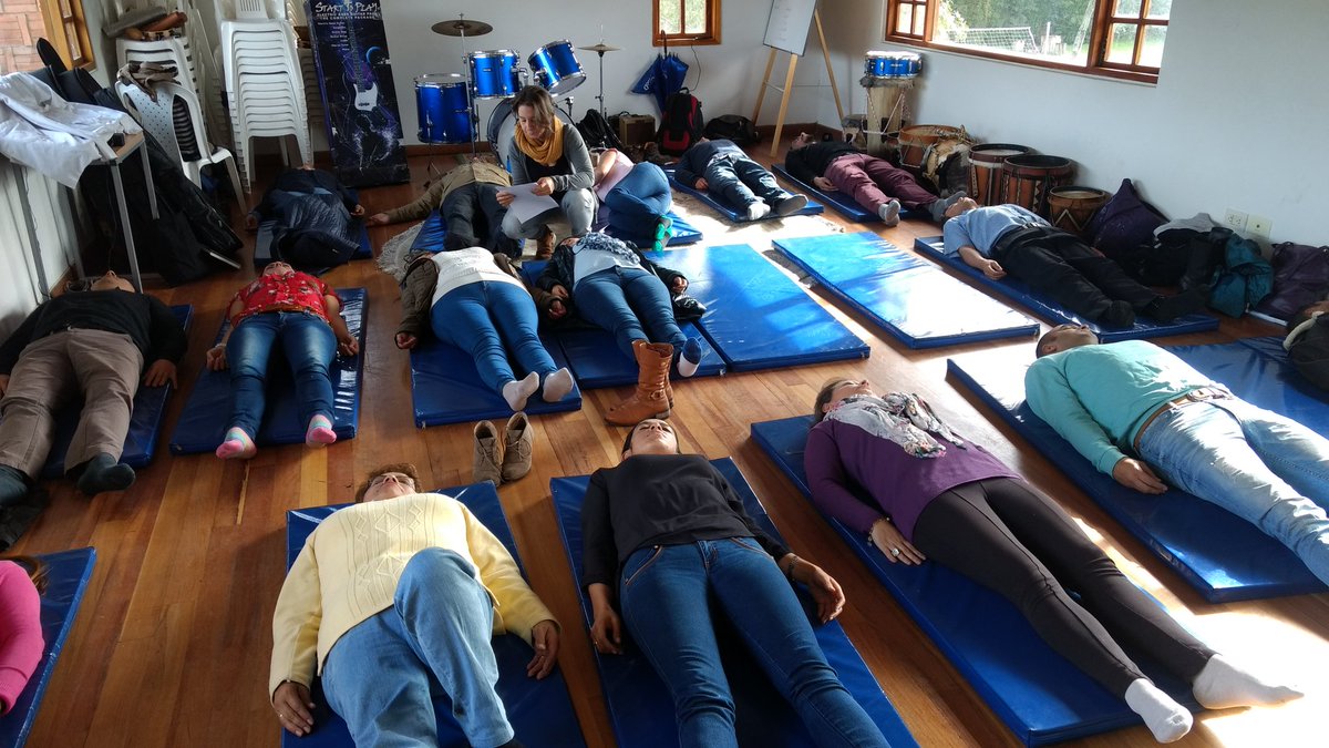 Eduglk's tweet photo. Empezamos el día E con un espacio de conexión con nuestro cuerpo y sueños. @Mineducacion #DiaE https://t.co/zTwAKeB79T
