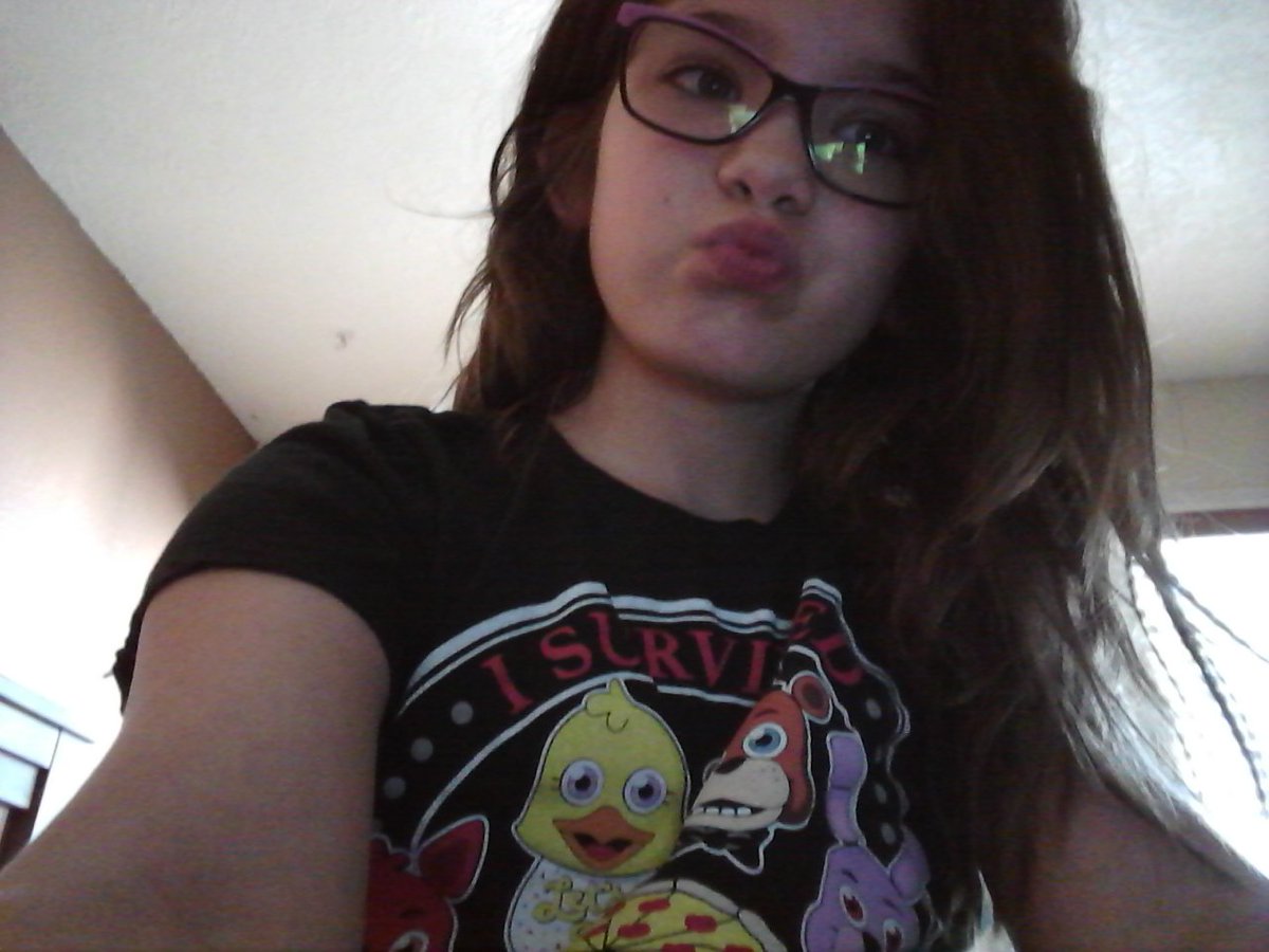 Alina_potato03's tweet image. FNAF day Yayyyy😊