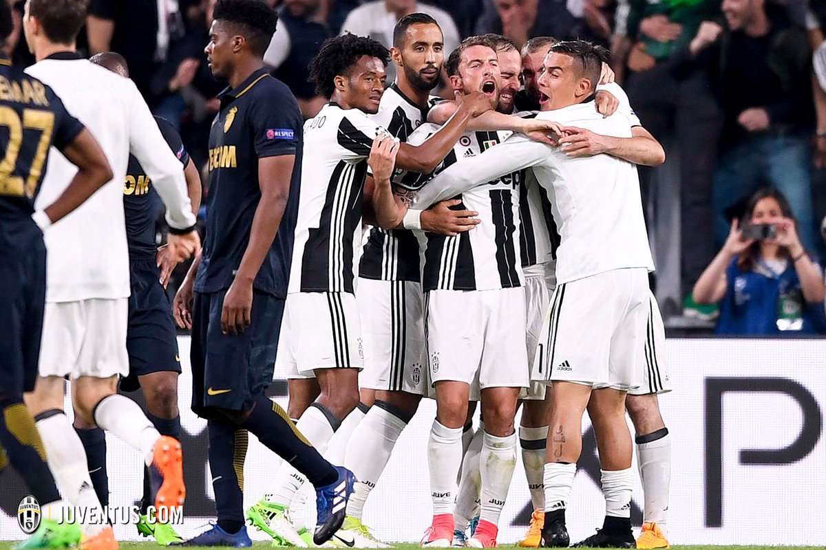 juventusfc's tweet photo. #JuveASM, il giorno dopo, numeri 📈 e nomi 👤 https://t.co/KgUpmEqoBS ⚪️⚫️ #ItsTime #UCL https://t.co/CeJLAydSvL