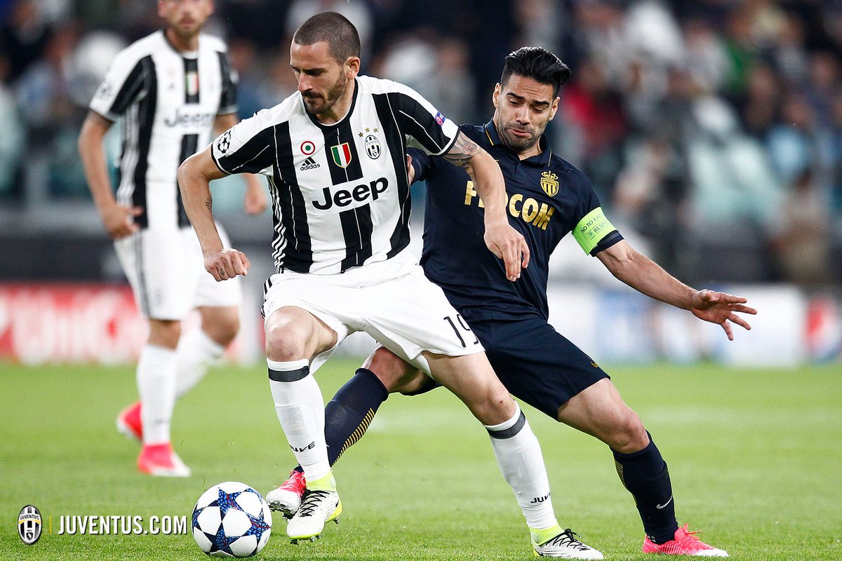 juventusfc's tweet photo. #JuveASM, il giorno dopo, numeri 📈 e nomi 👤 https://t.co/KgUpmEqoBS ⚪️⚫️ #ItsTime #UCL https://t.co/CeJLAydSvL