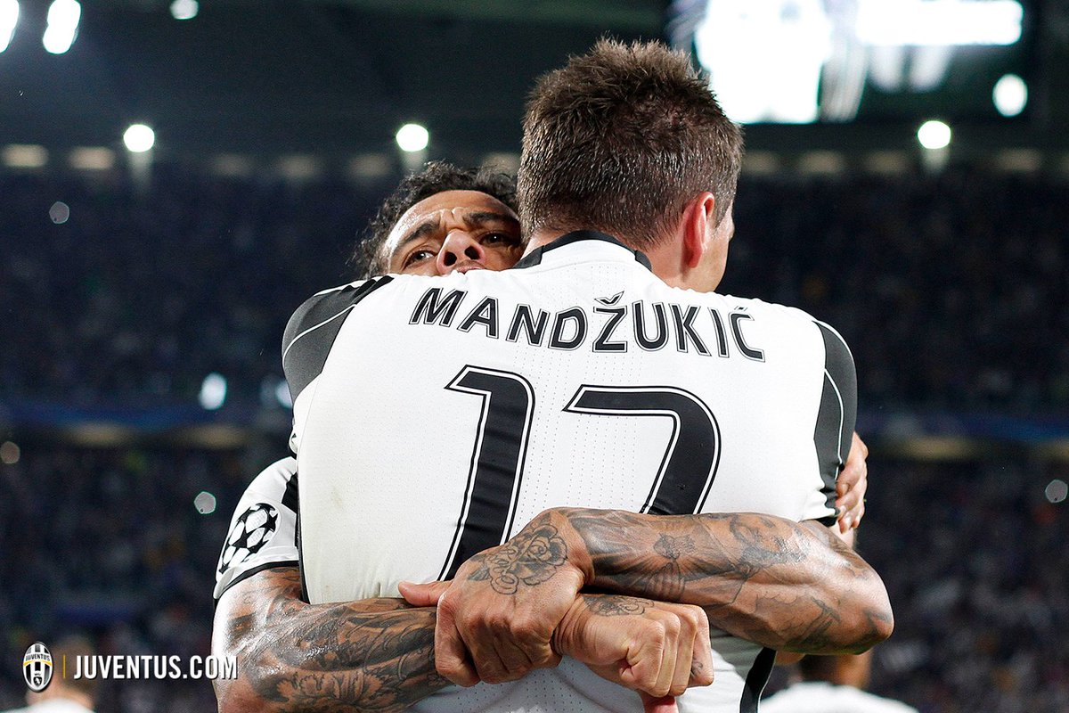 juventusfc's tweet photo. #JuveASM, il giorno dopo, numeri 📈 e nomi 👤 https://t.co/KgUpmEqoBS ⚪️⚫️ #ItsTime #UCL https://t.co/CeJLAydSvL