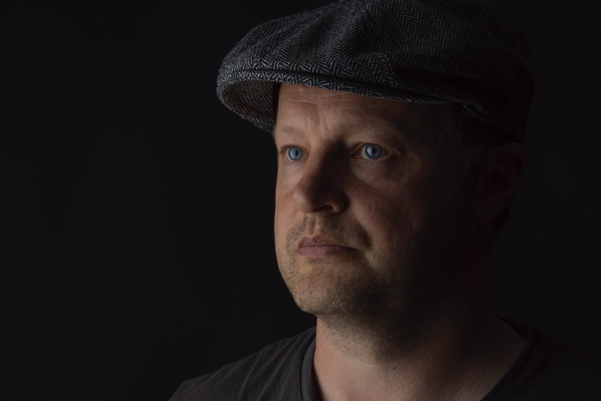 Self-portrait for my <a href="/Photo_Institute/">PhotographyInstitute</a> diploma. Crumbs.