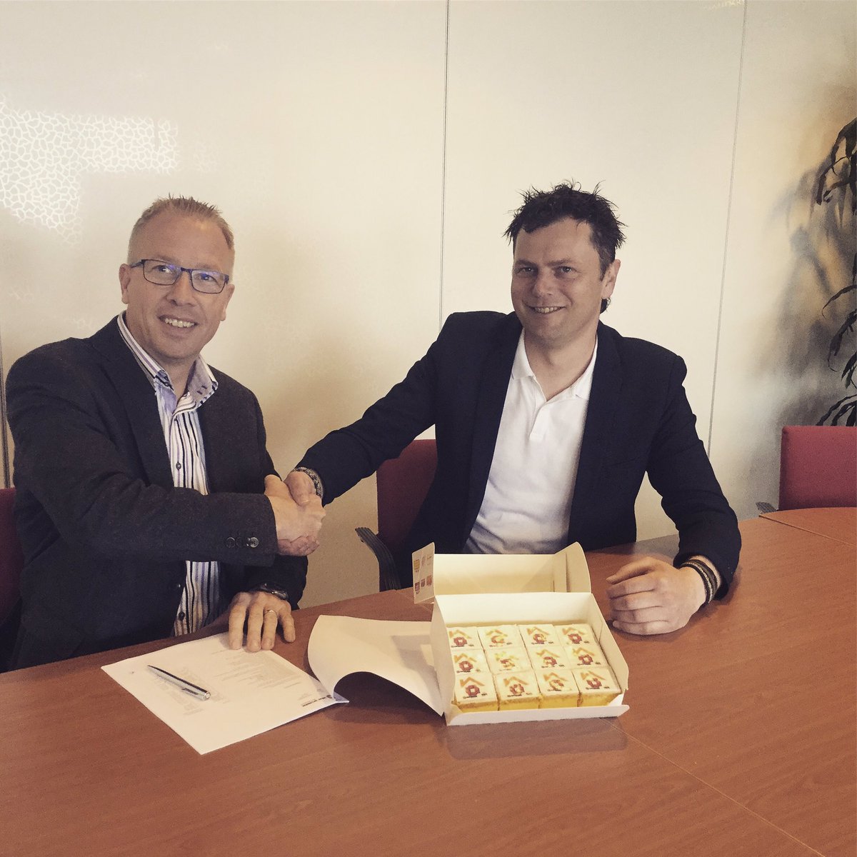 Vandaag hebben Kok metselen en <a href="/VanWijnenGroep/">Van Wijnen</a> de prettige samenwerking bekroond met een partnercontract. #trots