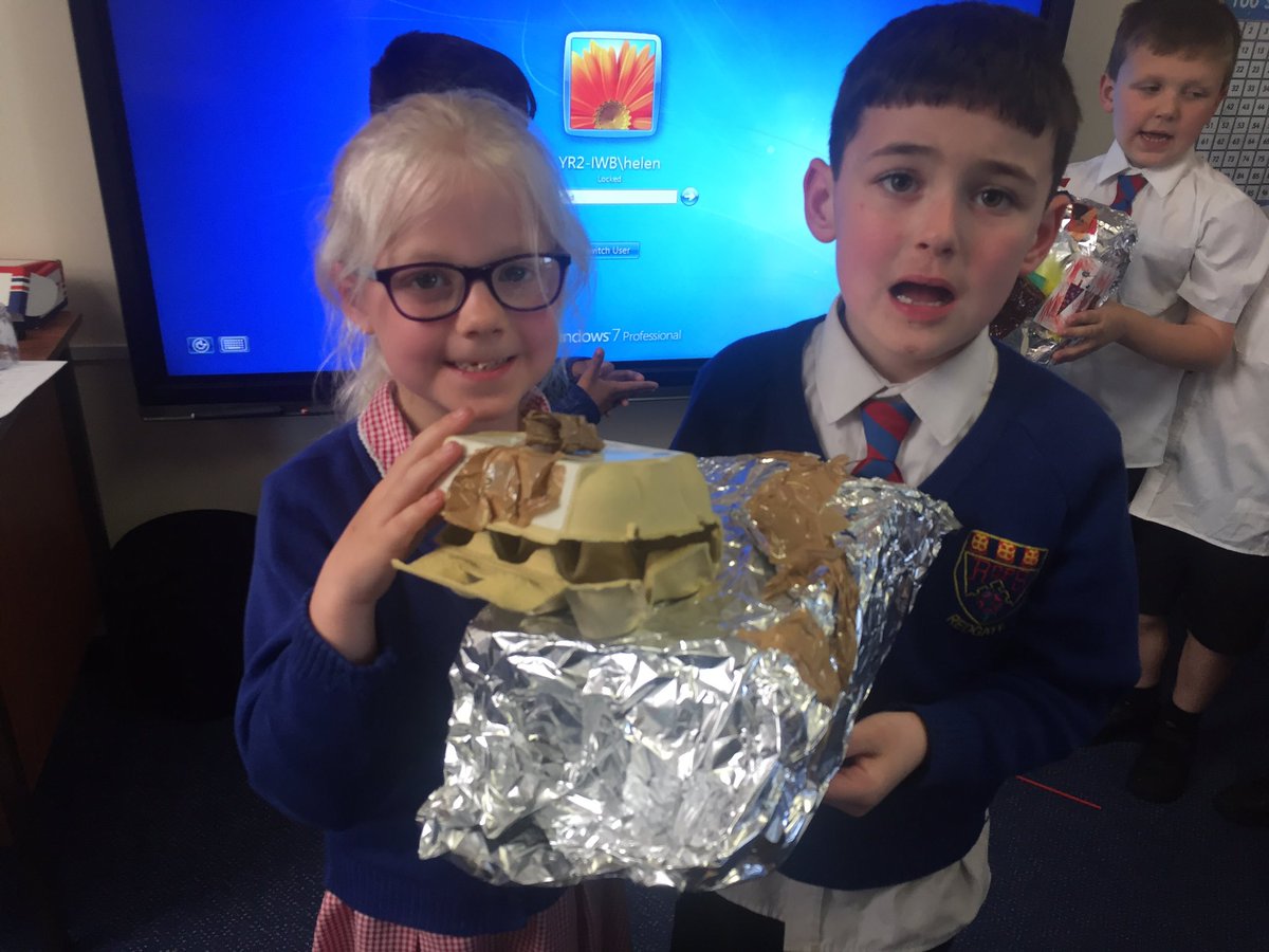 Y4RedgateCP's tweet photo. We've had a fun afternoon making dragon machines @helenwardie10  #dragonmachine https://t.co/zyhZXVMUjS