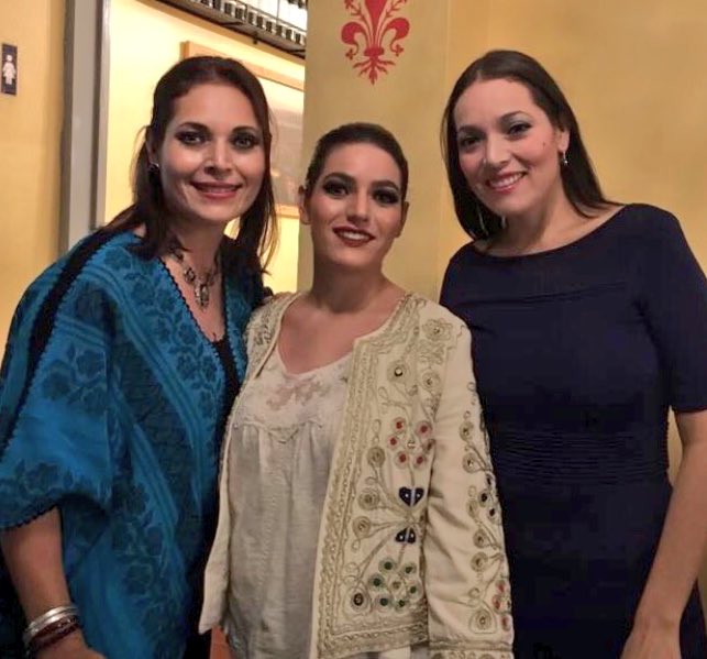 VeroQuevedodeV's tweet photo. La fortuna de tenerlas conmigo,de verlas crecer,abrazarlas y demostrarles mi amor más puro, es el mejor regalo que me ha dado Dios @Karla_vq https://t.co/xUTIezE9n2