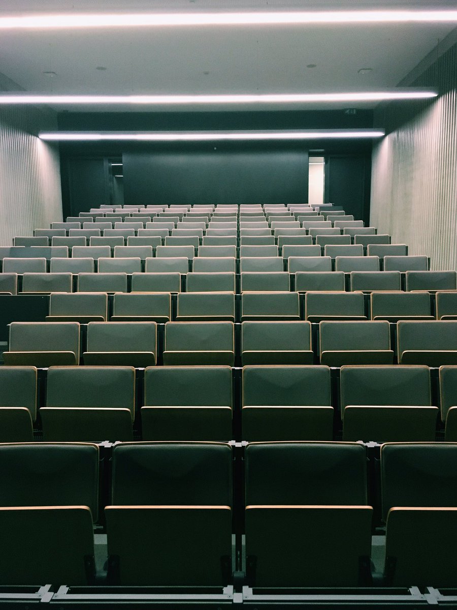 Ooit studeerde ik #journalistiek in een schooltje id Savaanstraat. Nu sprak ik vr die studenten in een moderne aula.