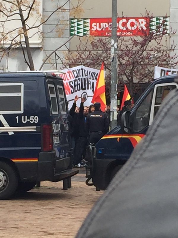 iutetuan's tweet photo. Concha Dancausa expulsó a vecinas y vecinos de la Plaza de las Palomas para que la ocuparan neonazis. Hoy está imputada por Mercamadrid. https://t.co/Thk7sXzyWe