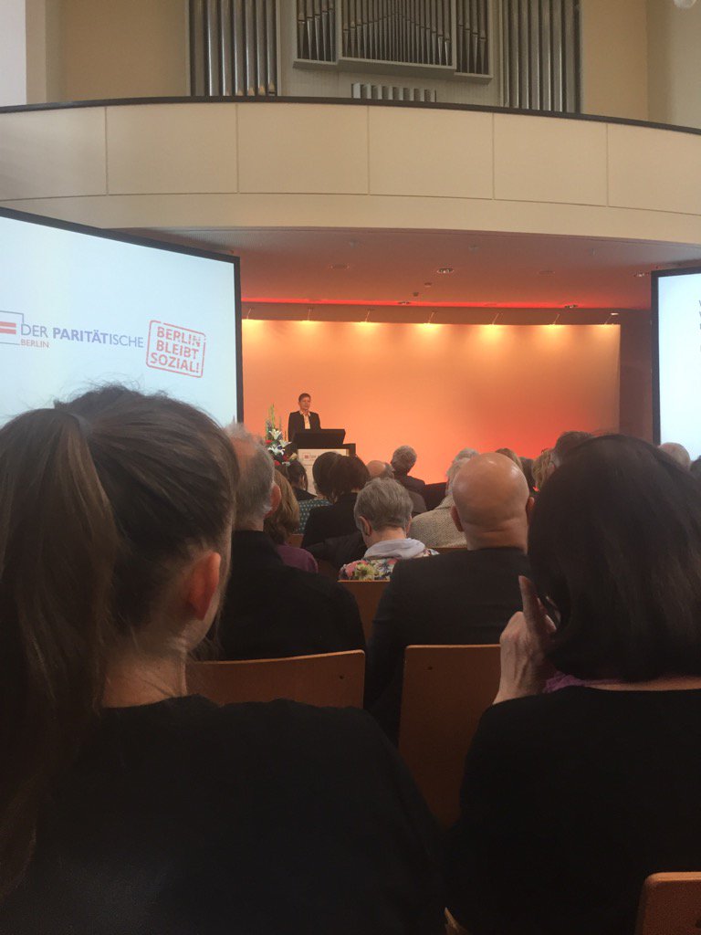"Zum Ehrenamt gehört auch Hauptamt", sagt @ElkeBreitenbach beim Jahresempfang des <a href="/ParitaetBerlin/">Paritätischer Berlin</a>