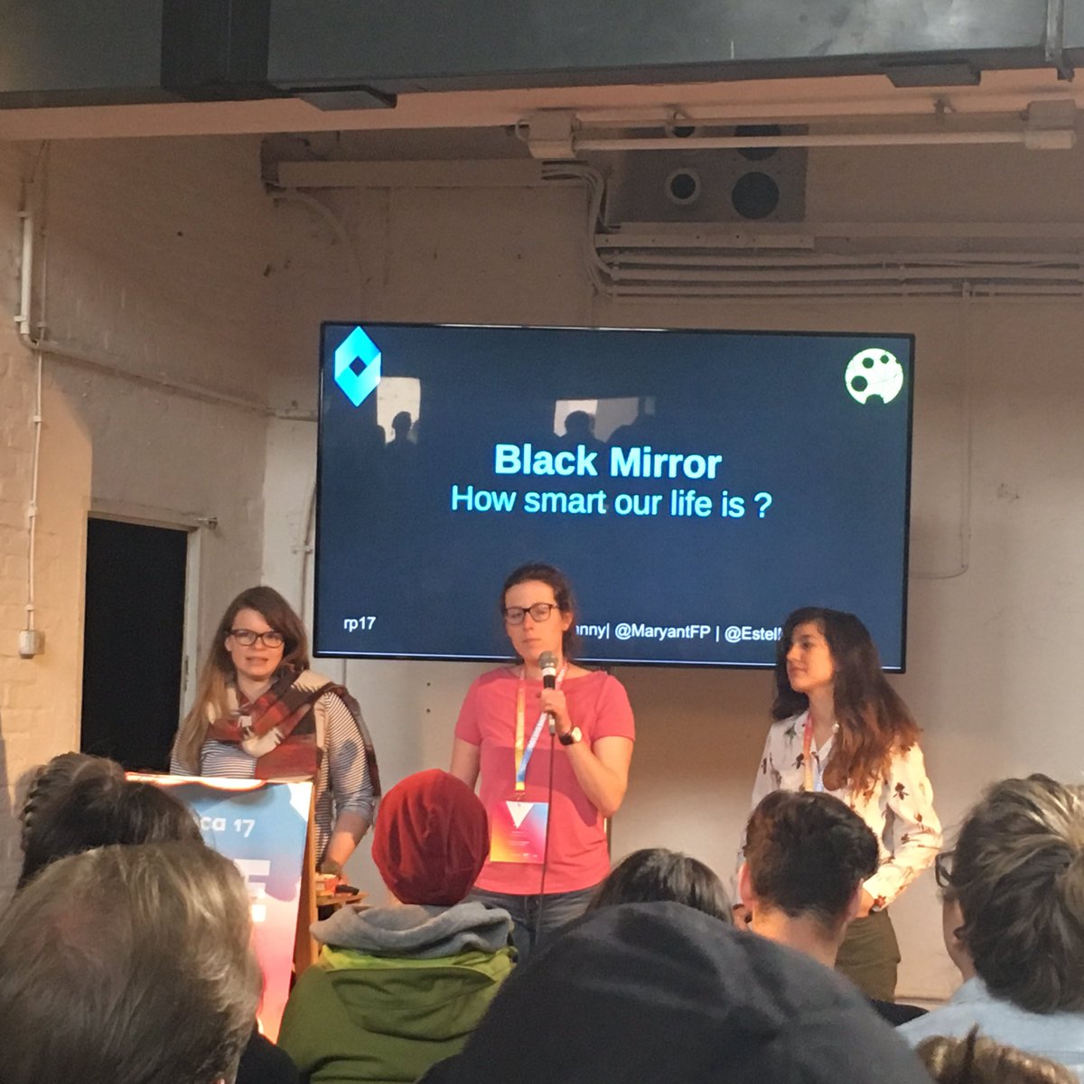 GraylingDE's tweet photo. Black Mirror illustriert die technische Vision in oft beängstigender Form. #StageL diskutiert jetzt was davon Realität werden könnte #rp17 https://t.co/Y6plBh2nAA