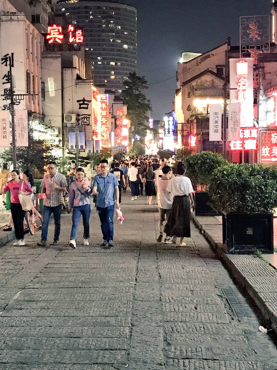 gvollebregt's tweet photo. Thx to our hosts for giving @whatsinsideslc an evening tour of Changsha. #SLCChina2017 https://t.co/zgDpGFXehF