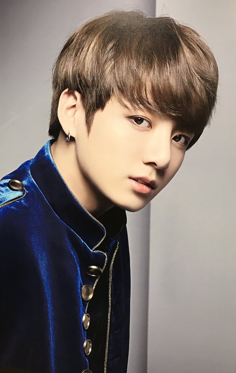 madein1997_jk's tweet photo. 피땀눈물 이벤트 응모해서 앨범 좀 남아있어요. 팔로워분들 중에 3분 뽑아서 선물할게요. 이 글을 RT만 해주시면 됩니다!

12일밤에 발표할게요! 
방탄 빌보드 화이팅! 잘생긴 정국이 크게 보세요😭 I am voting BTS #BTSBBMAs https://t.co/H0N53GZqj9