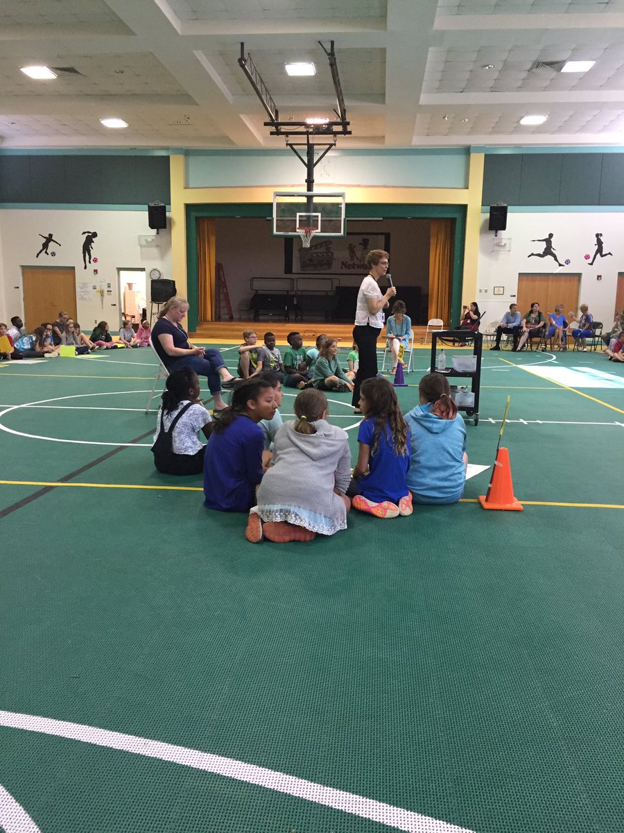 MrsWidstrand's tweet photo. Collaborating to answer BOB questions! @apexescougars #bob #battleofthebooks https://t.co/n6tvHZffeD