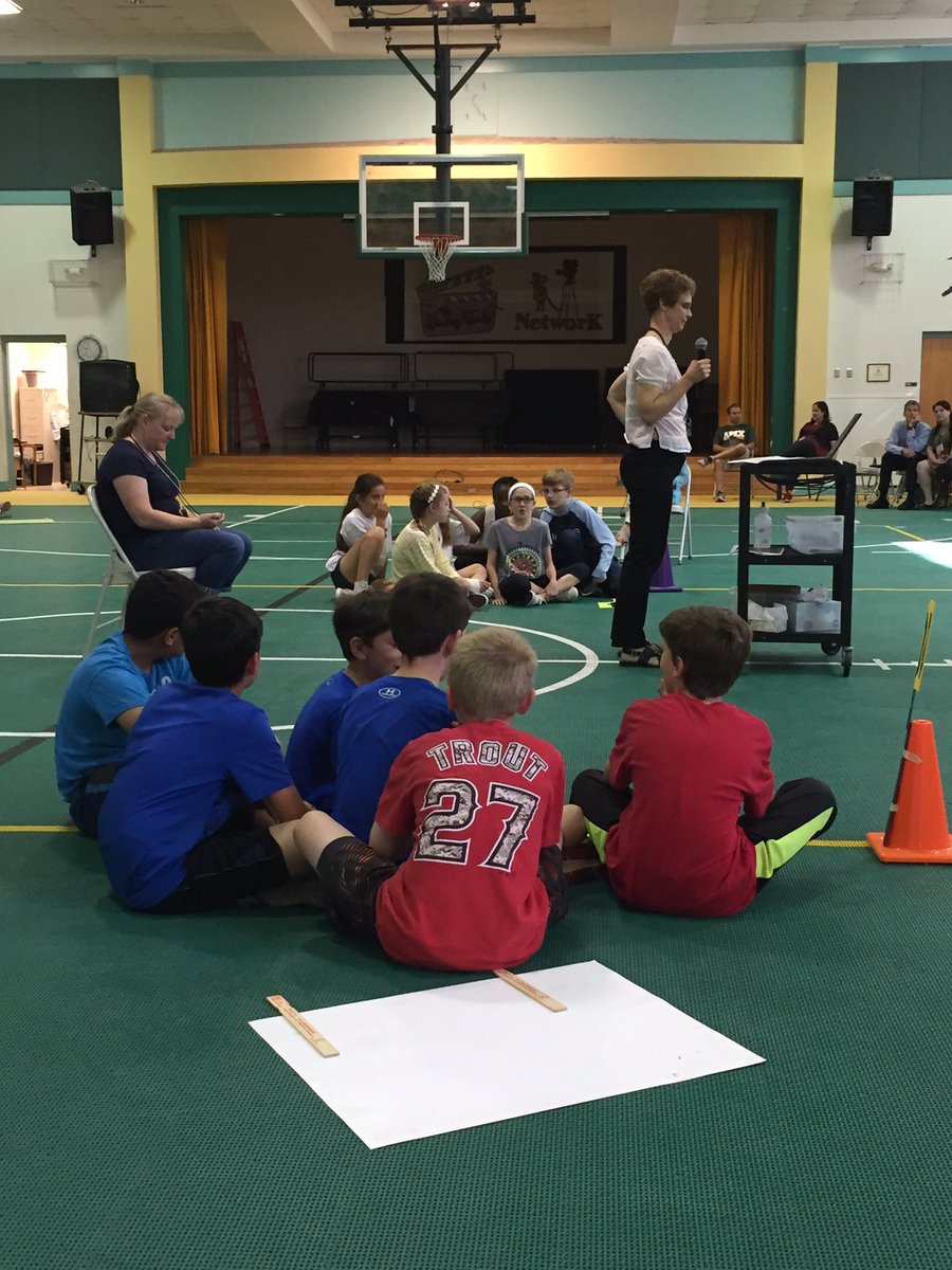 MrsWidstrand's tweet photo. Collaborating to answer BOB questions! @apexescougars #bob #battleofthebooks https://t.co/n6tvHZffeD