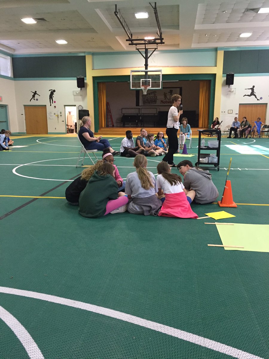 MrsWidstrand's tweet photo. Collaborating to answer BOB questions! @apexescougars #bob #battleofthebooks https://t.co/n6tvHZffeD