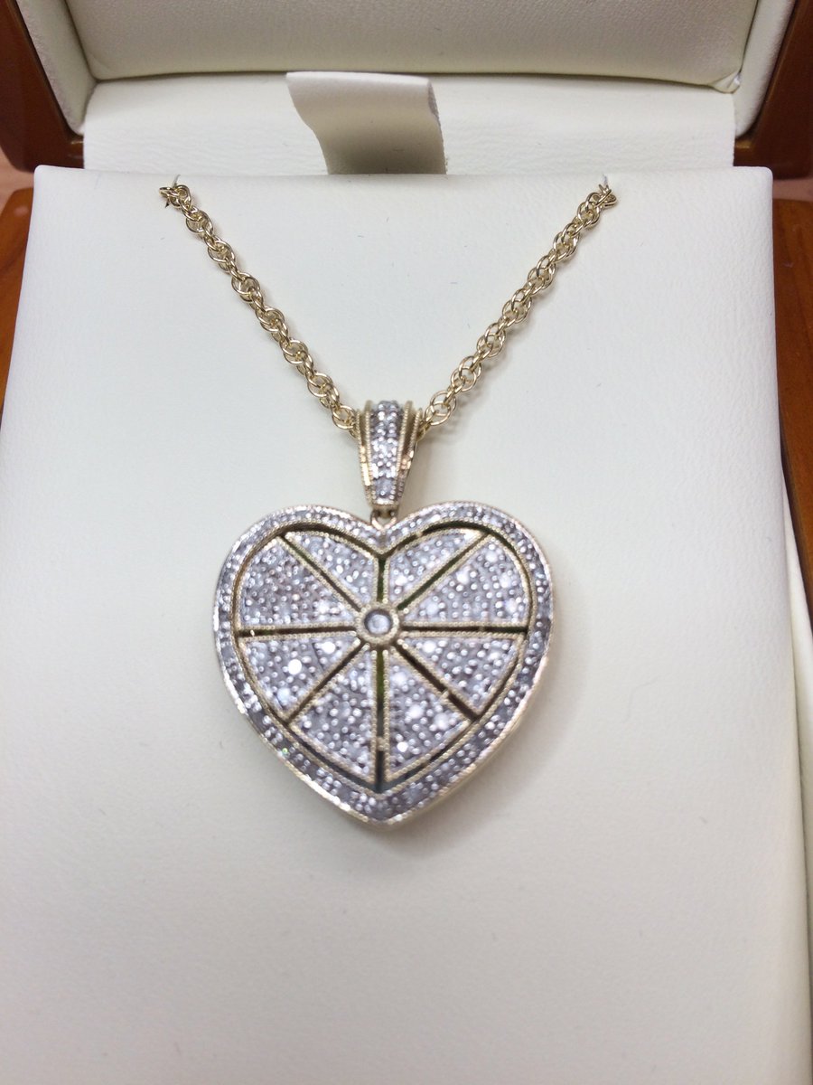 Another one of our beautiful lockets leaving us to today!
#Pave #set #Diamonds #GOLD #locket #jewellery #jewelry #thelockettree