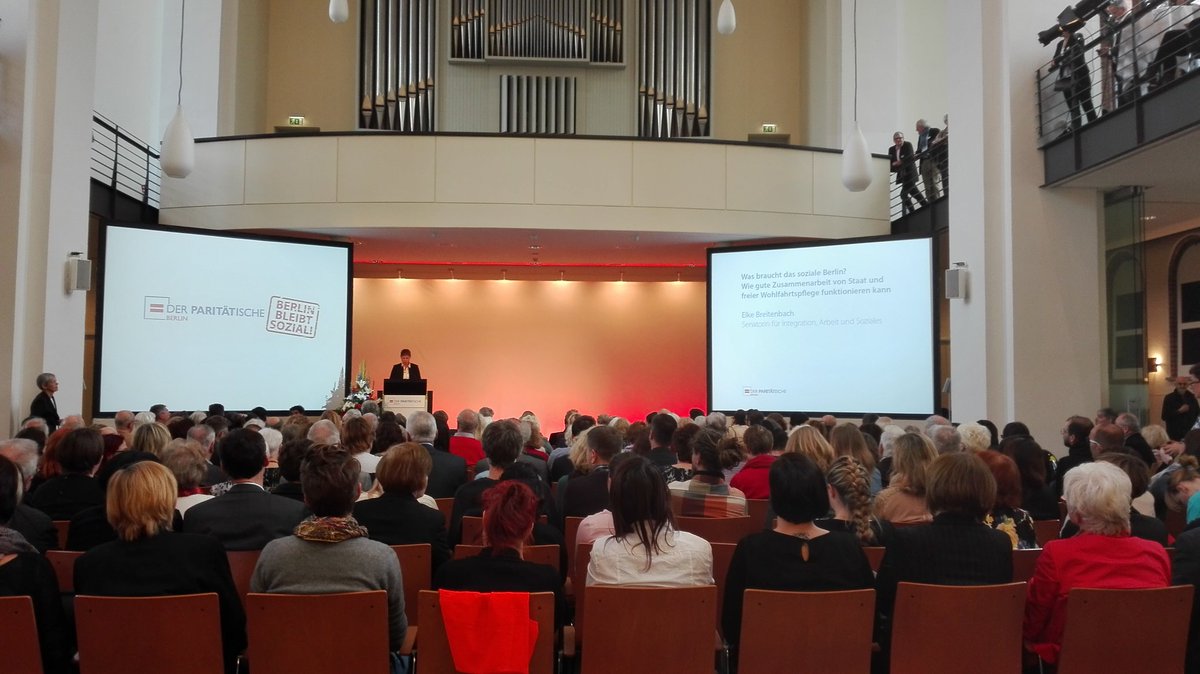 “Gemeinsam für ein soziales Berlin“ Senatorin @ElkeBreitenbach dankt den Wohlfahrtsverbänden für ihr Engagement im Umgang mit Geflüchteten.